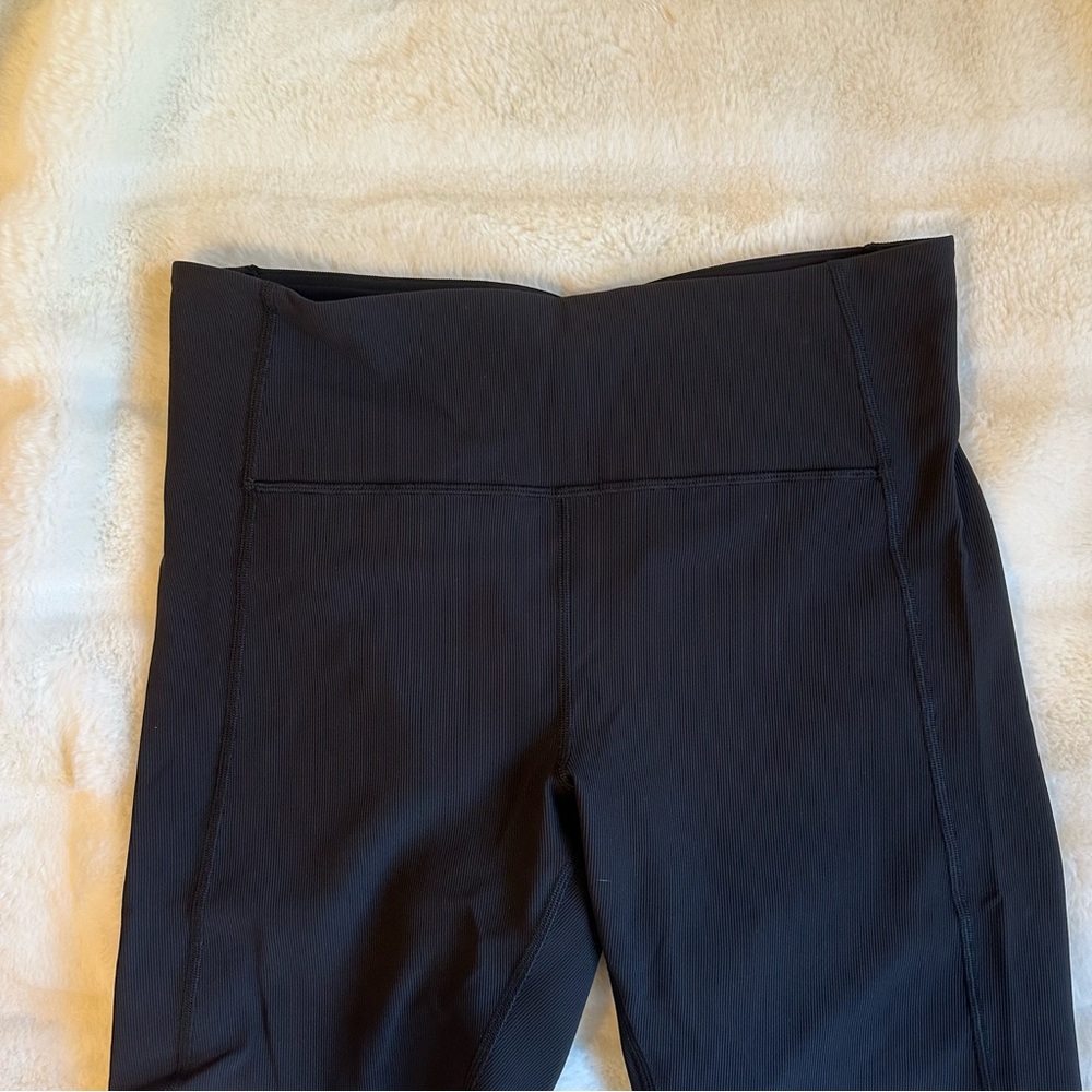 Lululemon Ribbed Countoured Shorts - Picture 5 of 9